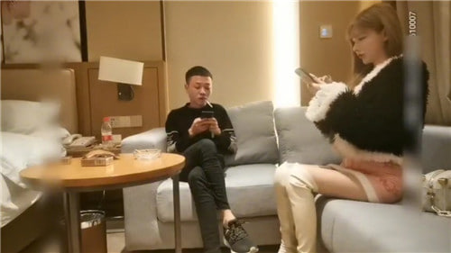 约了位饥渴的小美人，今晚把她操哭